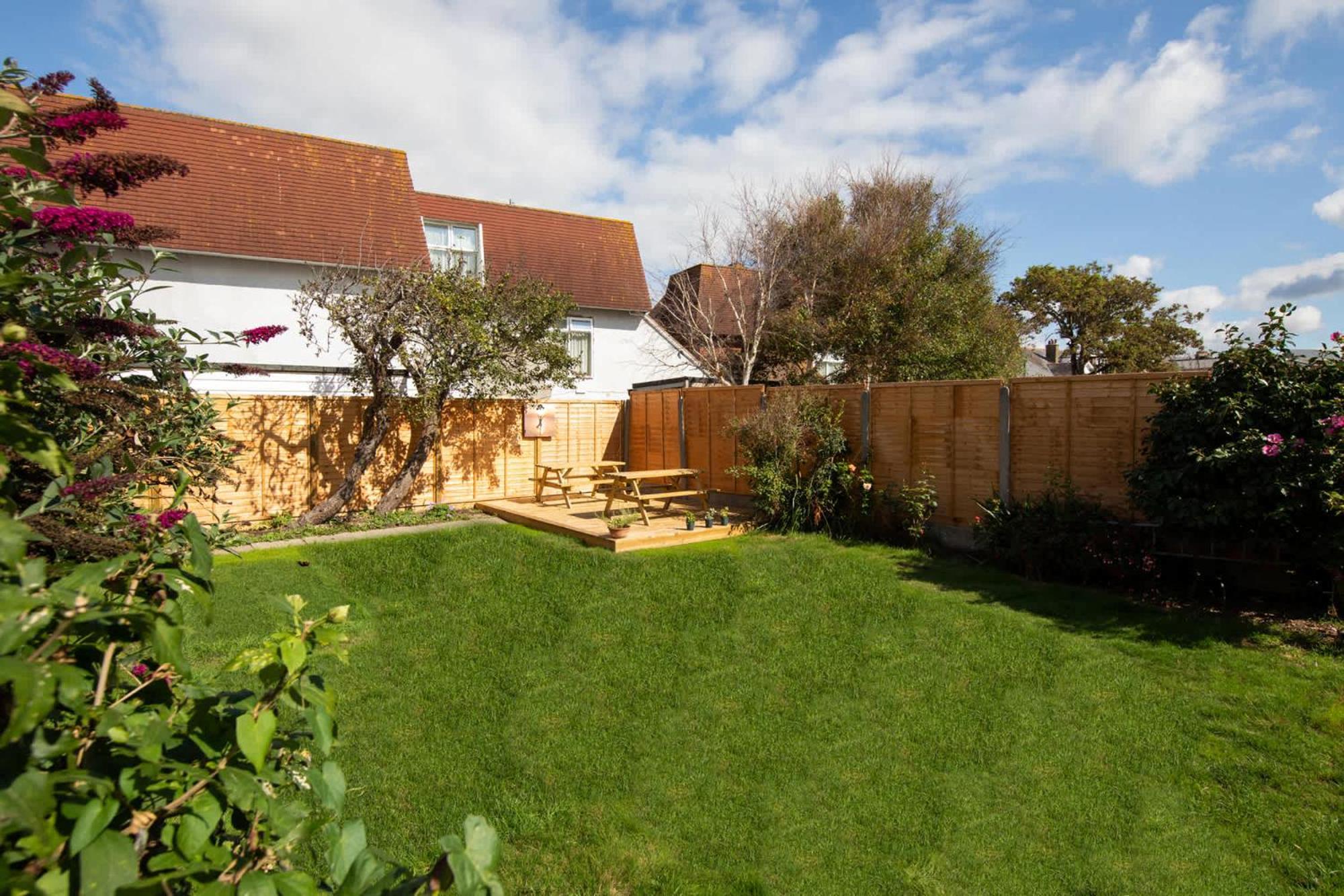 Absolute Beachfront With Decked Garden Oasis And Views Bognor Regis Exterior foto